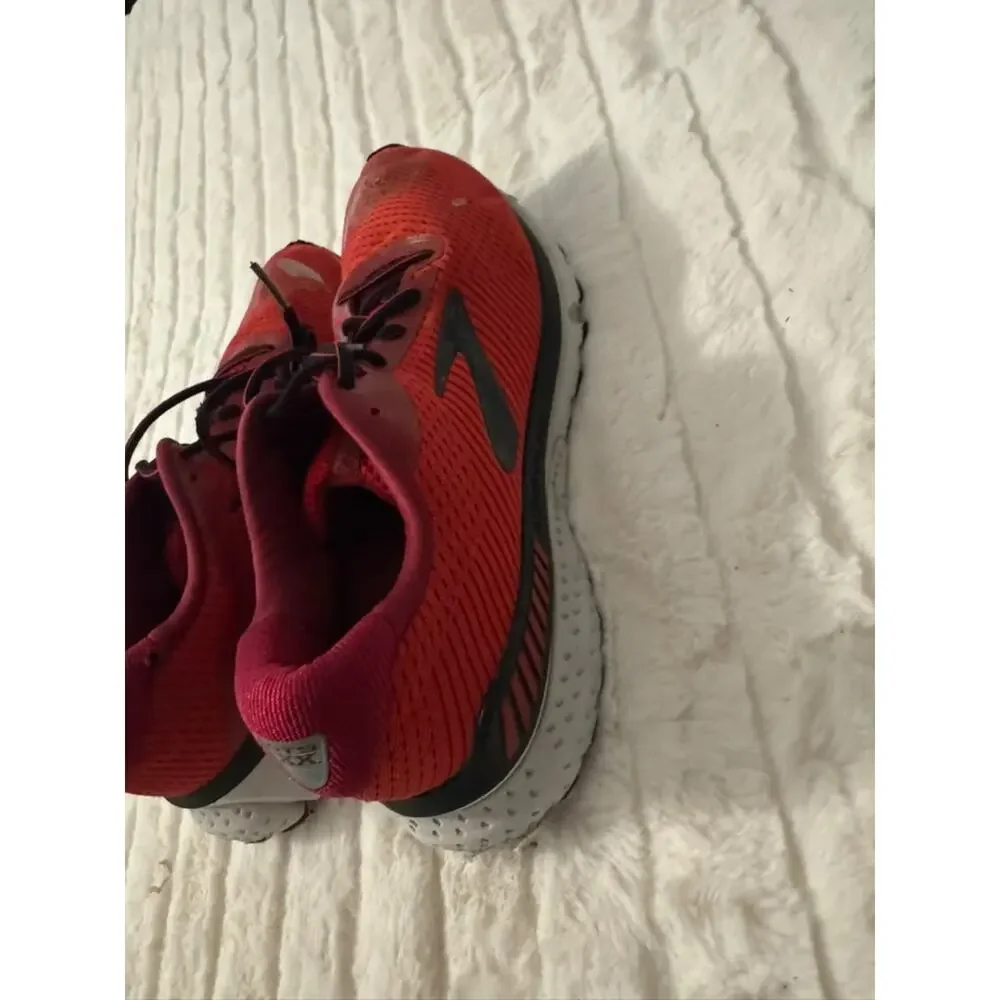 Brooks Men's Running Shoes Red Black Athletic Sneakers Size 11 D Pre-Owned